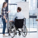 Las personas con discapacidad a menudo poseen habilidades y talentos únicos que pueden aportar un valor significativo a las empresas.